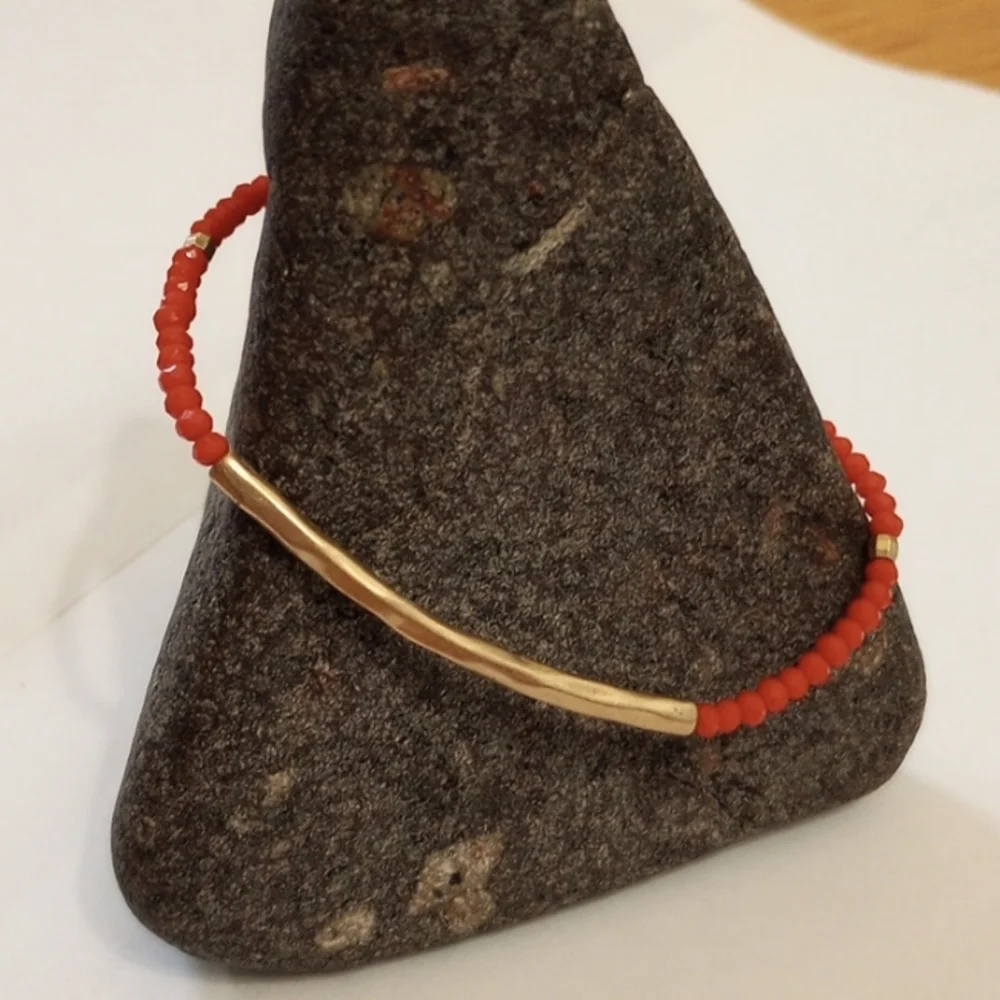 ❤ Stella & Dot Tabitha Stretch Bracelet hammered vintage gold red beads